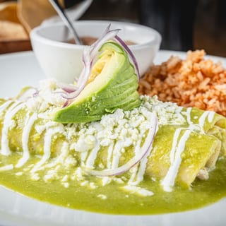 Lunch Enchiladas en Salsa Verde